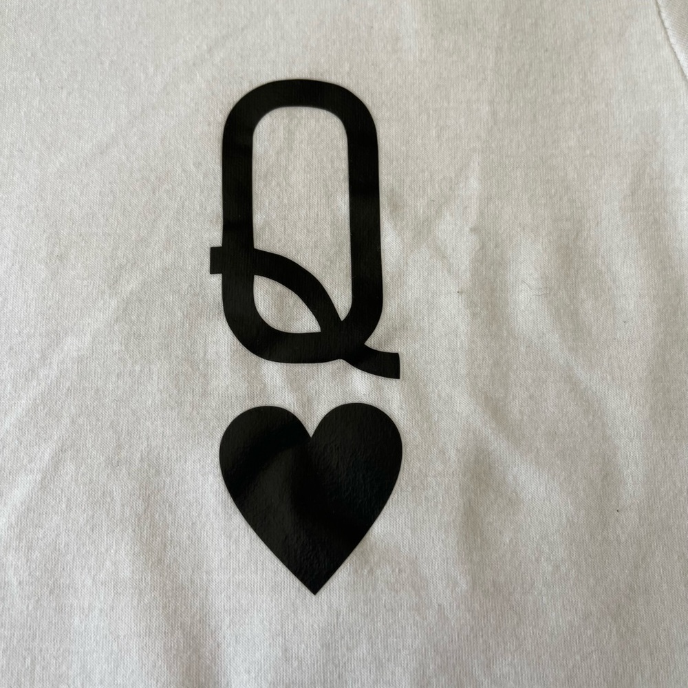 SHEIN Woman’s Queen of Hearts White Casual T-Shirt size small - Picture 4 of 6
